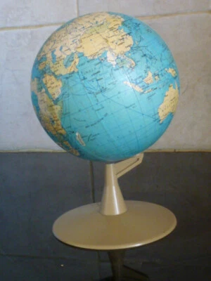 ANCIENNE MAPPEMONDE GLOBE TERRESTRE HONGROIS BUDAPEST 1978  BASE BAKELITE  - Photo 1/4