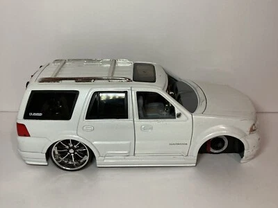 Jada Dub City 2003 White Lincoln Navigator Diecast 1/24 Scale (Used/ For Parts) - Image 1 of 4