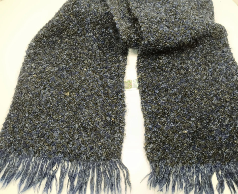 Bufanda de lana para mujer con flecos de Branigan Weavers hecha en Irlanda negra/púrpura Foto 1 de 4