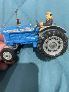 Corgi Major Ford 5000 Tractor, driver and Beast Carrier. - Picture 1 of 7