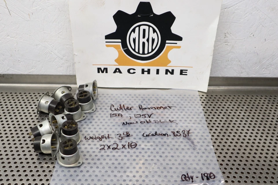 Cutler-Martillo 15A 125V Enchufes Bridados Nuevo Antiguo Stock (Lote de 10) Foto 1 de 4