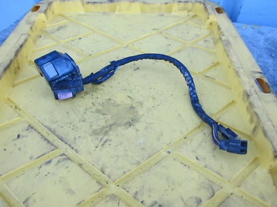 1997 年雅马哈 FZR 600 R 原始设备制造商左夹手柄喇叭信号开关 — 第 1/4 张图片