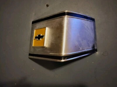 Chevrolet C-10 1973-1977 carrocería cuadrada camioneta cabina esquina emblema moldura Foto 1 de 4