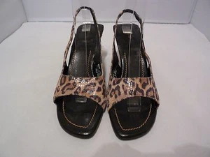 SANDALIA JACQUELINE FERRAR MUJER ESTAMPADO ANIMAL CUÑA TACÓN ABIERTO TALLA 6.5 - Imagen 1 de 11