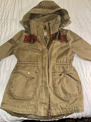 Abrigo para mujer mediano True Grit de Dylan Cargo Foto 1 de 4
