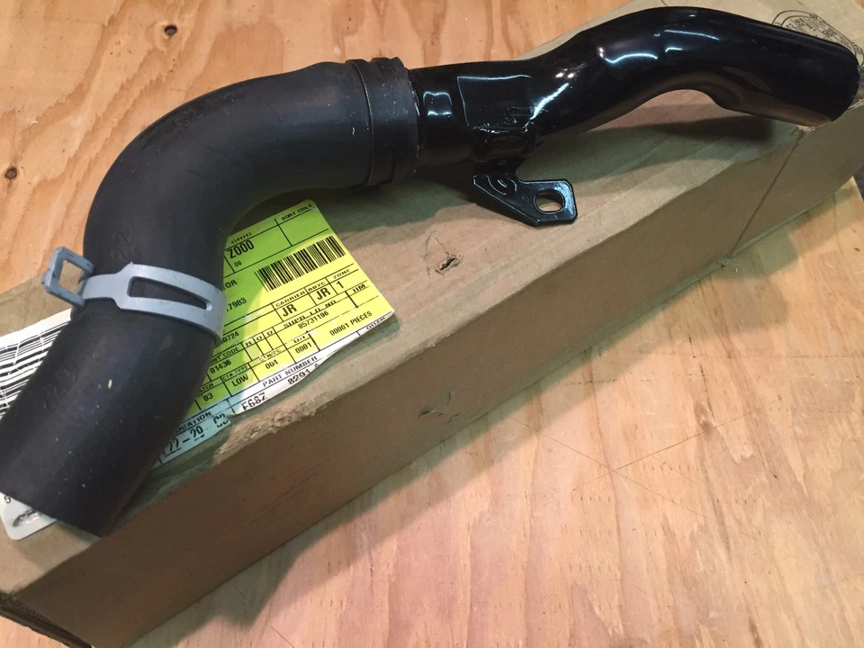 Ford Windstar 1996 1997 3,8 L V6 como nuevo tubo de extensión del radiador F68Z-8291-A Foto 1 de 2