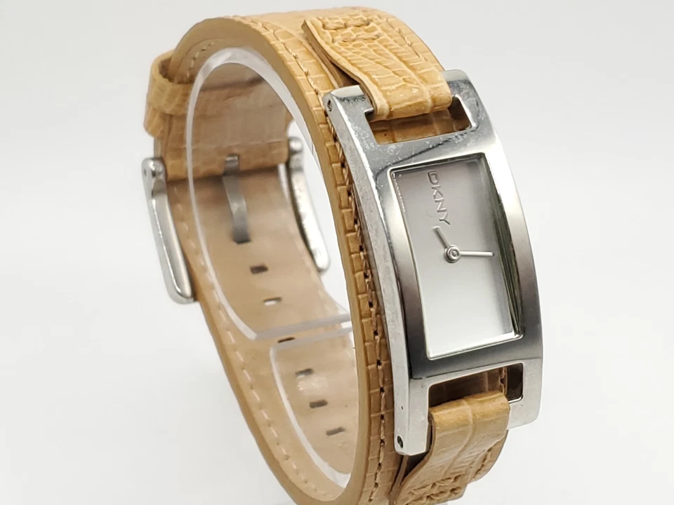 Reloj Mujer DKNY Nueva Batería Tono Plateado Esfera Rectangular 17mm Foto 1 de 4