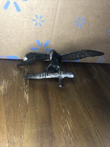Messing Adler Figur 8 Zoll breit sitzend auf Baumstamm 13 Unzen - Bild 1 von 11