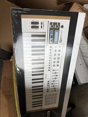 Novo na caixa Arturia KeyLab Essential 49 controlador de teclado com pedal de sustentação branco - Imagem 1 de 2
