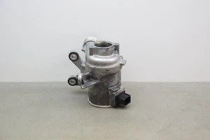 Mercedes-Benz C W205 Water Pump A2742000207 21663614 - Picture 1 of 9