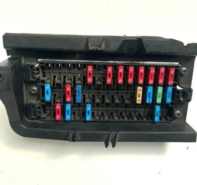 JUEGO CAJA FUSIBLES TRÁFICO OPEL VIVARO/RENAULT - 1810916000 Foto 1 de 3