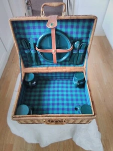 Picnic Wicker Hamper Basket 4 Person Used with All Plastic Cutlery Intact - Picture 1 of 8