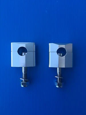 COPPIA RISER ALLUMINIO PER MANUBRIO HANDLEBAR DIAMETRO DA 22 mm - Immagine 1 di 2