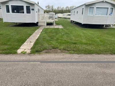 Beautiful 2 Bedroom Caravan - Image 1 of 4