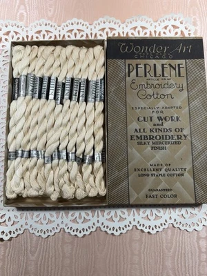 Madejas de hilo de algodón bordadas vintage 24 unidades en caja original Foto 1 de 4