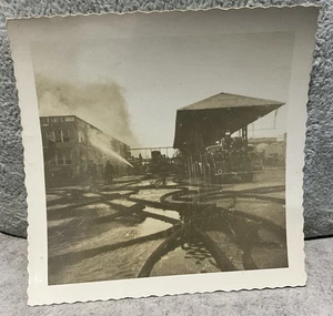50er Jahre Foto Feuerwehrmann Fighting A Fire Snapshot Newark NJ - Bild 1 von 2