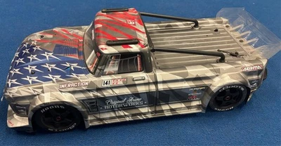 Camión de radiocontrol con rodillos Arrma Infraction 6S 4x4 con motor sin escobillas Foto 1 de 4