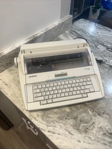 Brother ML-300 Elektronisches Wörterbuch Schreibmaschine mit Display GETESTET FUNKTIONIERT SUPER! - Bild 1 von 6