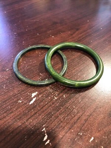 2 Vintage grün & gelb Wirbel BAKELIT ARMREIF ARMBÄNDER grün Bakelit 3" - Bild 1 von 8