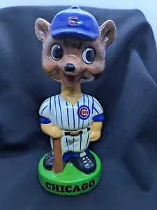 De colección Chicago Cubs Bobblehead Cerámica Años 60 Cool Nodder Batidora Base Verde - Imagen 1 de 8