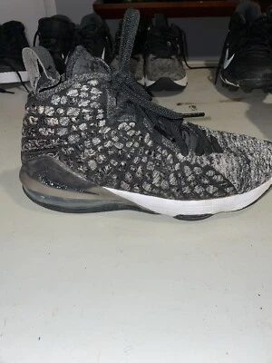Lebron 18 Ceniza Talla 6y Foto 1 de 4