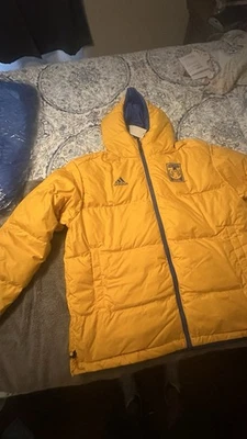 Tigres UANL Jersey Size Medium ( Chamarra De Invierno Doble Vista) Autentica  - Image 1 of 4