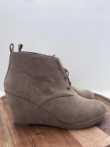 dv by Dolce Vita Boots Womens Size 7.5 Taupe Wedge Ankle Booties Lace Up Zip - Picture 1 of 10