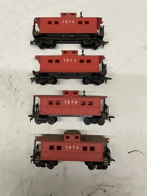 Life-Like HO Scale Lot of 4 Safety Red Caboose #1974 - Image 1 of 3