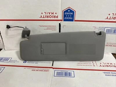 2004-2006 Volkswagen Phaeton | Left Sun Visor With Mirror - OEM 3D0 857 551 — 第 1/4 张图片