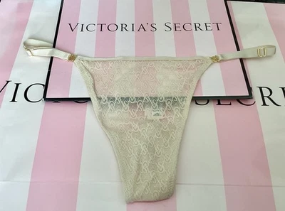 Calcinha Tanga Victoria's Secret VS Icon Malha Bege Creme Ferragem Dourada Tamanho G Nova Com Etiqueta - Imagem 1 de 4