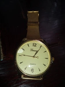 SCHÖNE GENEVA DAMEN MÄDCHEN GOLDFARBENE QUARZUHR UND ARMBAND, LEUCHTENDES ZIFFERBLATT, NEU - Bild 1 von 3