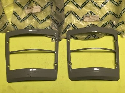 Juego de embellecedores de luces de señal de giro de estacionamiento delanteras originales Nissan Caravan Urvan E20 NOS Foto 1 de 4