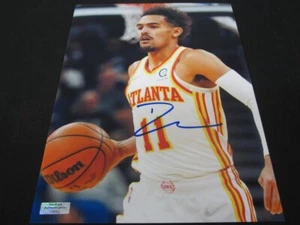 TRAE YOUNG foto firmata autografata 8x10 con certificato di autenticità - Foto 1 di 2