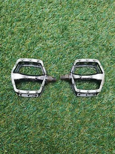VP VP-565 ALLOY FLAT PEDALS MTB  DOWNHILL Good Condition CHEAP, FREE POSTAGE  - Picture 1 of 10