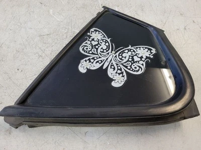 2011 2012 2013 2014 2015 KIA OPTIMA ЛЕВАЯ ЗАДНЯЯ ДВЕРЬ ВЕНТИЛЯЦИОННОЕ СТЕКЛО 834172T010 - Изображение 1 из 4