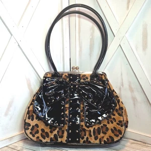 CHARMANTE CHARLIE Handtasche strukturiert Gepard Tiermotiv mit schwarzer Kunstlederschleife  - Bild 1 von 22