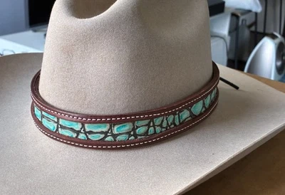 Banda de sombrero turquesa de cuero grueso hecha a mano para sombreros de vaquero 22 1/4" de largo Foto 1 de 4