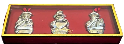 Gorham Juego de 3 adornos navideños muñeco de nieve enchapados en plata con perchas de cinta roja Foto 1 de 4