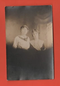 VINTAGE 1920'S REAL PHOTO POSTCARD 2 WOMEN ST. CATHARINES ONTARIO CANADA - Picture 1 of 3