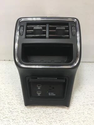 17 LINCOLN CONTINENTAL Rear Console W/ Vents Usb Chargers And 110 Ac Converter Foto 1 de 3