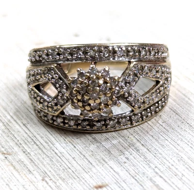 Anillo de oro amarillo de 9 quilates diamantes piedras con montura en racimo anillo banda cúpula talla N Foto 1 de 4