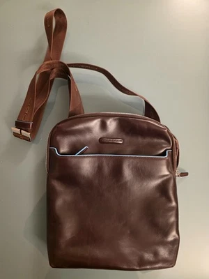 Borsello Piquadro in pelle marrone lucida espandibile 31x26x5 cm - Immagine 1 di 4