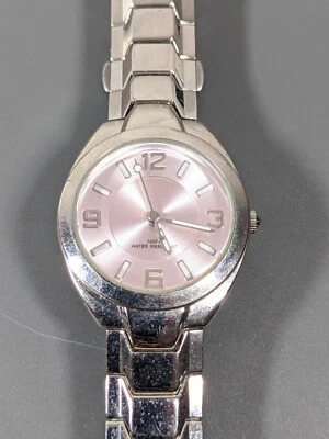 女士粉色圆形表盘银色表带手表 7 英寸经典 — 第 1/4 张图片