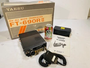 Vintage Yaesu FT-690RII 6M All-Mode HAM Radio Transceiver w/ Mic & Manual in Box - Zdjęcie 1 z 17