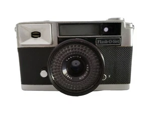 Vintage YASHICA Flash-O-Set 35mm Film  Rangefinder Camera YASHINON f/4 40mm Lens - Picture 1 of 12
