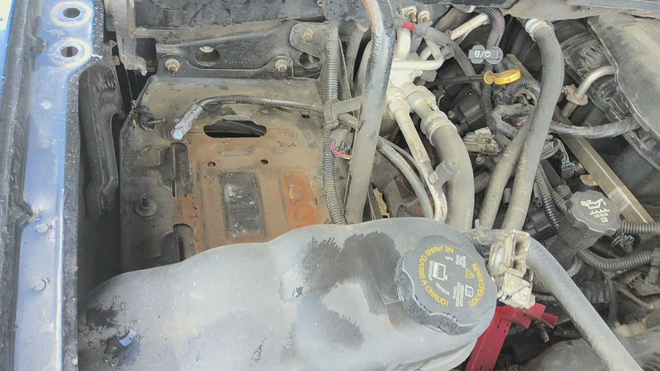 07 CADILLAC ESCALADE Battery Tray Rh - Image 1 of 1