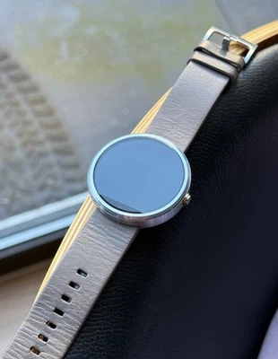 Motorola Moto 360 - Reloj inteligente de cuero gris piedra Foto 1 de 4