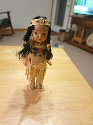 Muñeca graznida india nativa americana bisque rara de 5" de colección con brazos articulados Foto 1 de 4