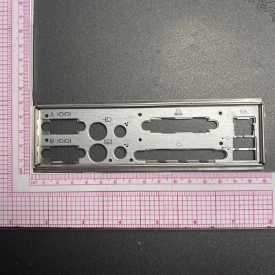 Protector de E/S ATX para placa base desconocida placa posterior de E/S Foto 1 de 2