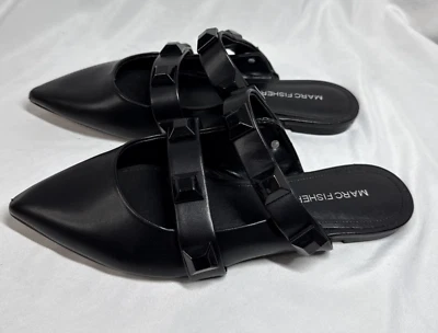 Sandalias planas Marc Fisher Sharla con tachuelas para mujer talla 7 M negras usadas en excelente estado Foto 1 de 4